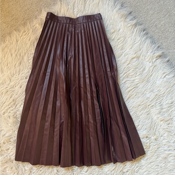 INTERMIX ZURI PLEATED VEGAN LEATHER SKIRT - 0 - Picture 4 of 8